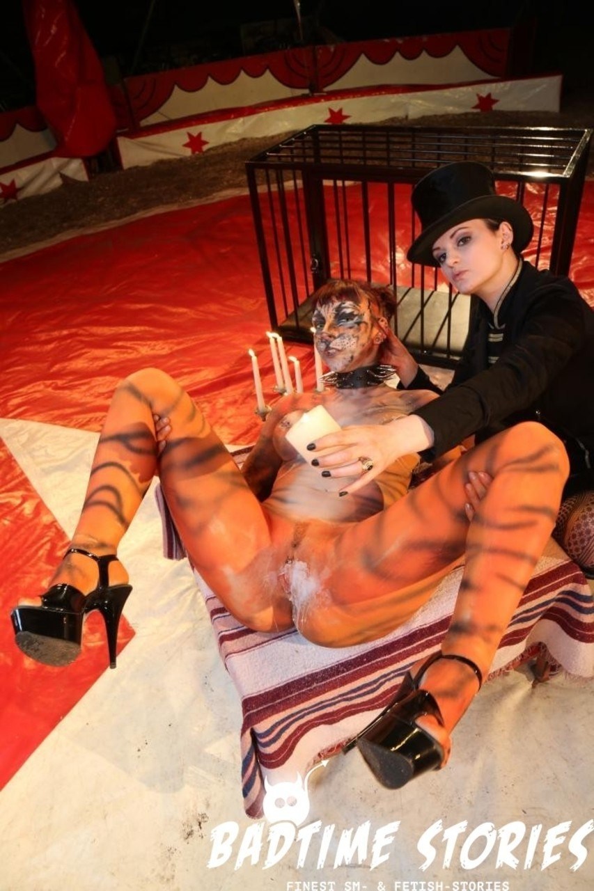 Kinky Circus feet