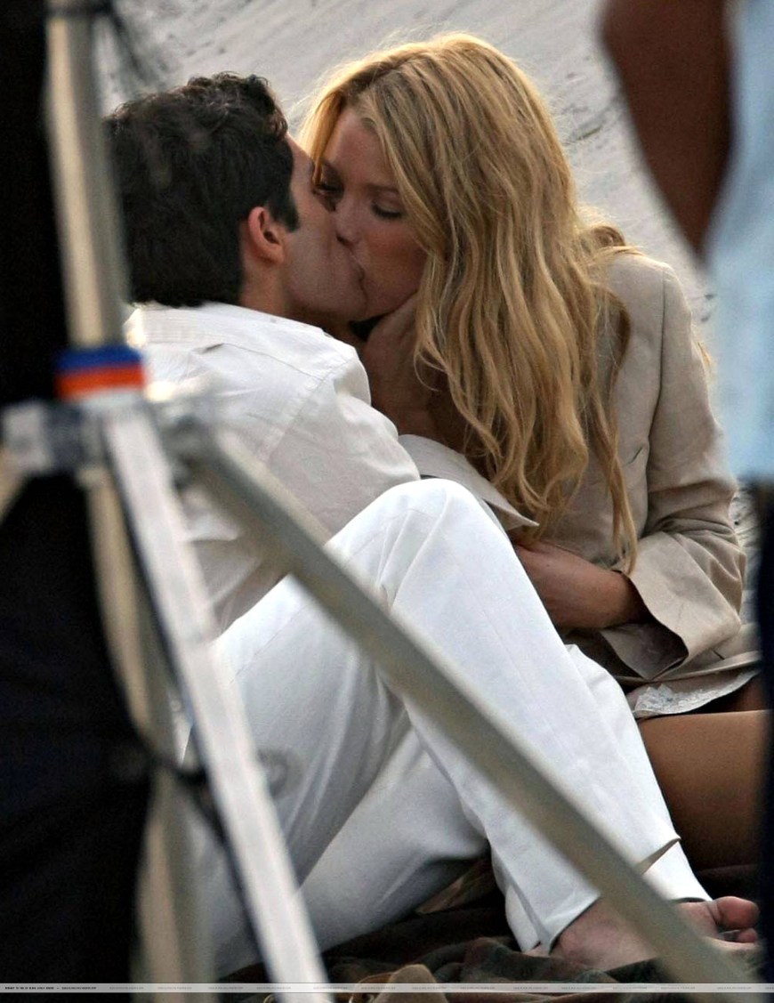 Blake Lively hot Kiss