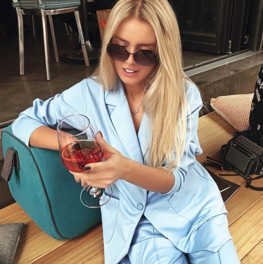 Sexi soxr с грастый девушком на крише