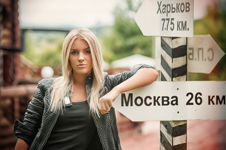 Кристина Лясковец в стрингах и чулках