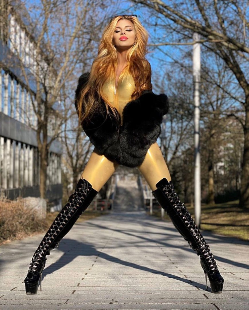 Славена Албастова