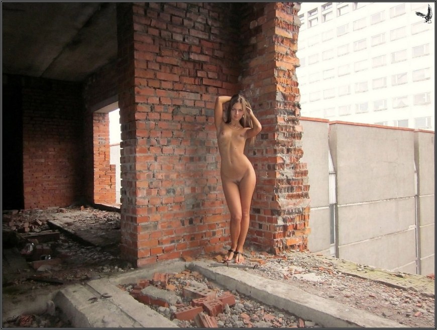 Эротическая фотосессия на стройке