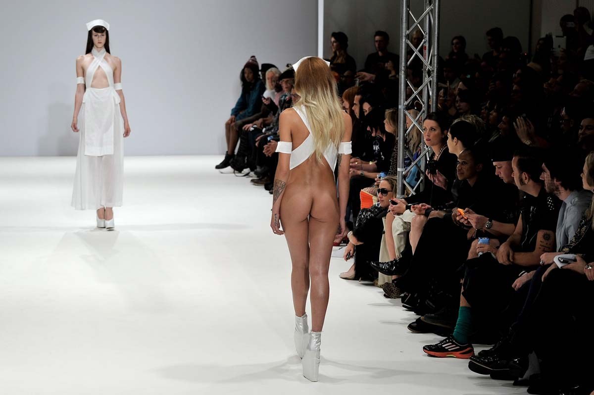 Бесплатное порно * Nude fashion show * Популярные * 1 * С любовью