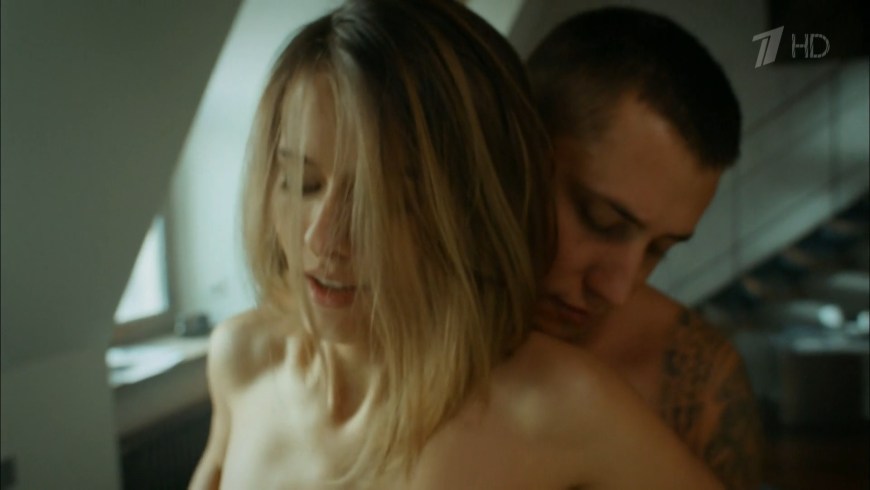 Любовь Аксенова голая в сериале мажор