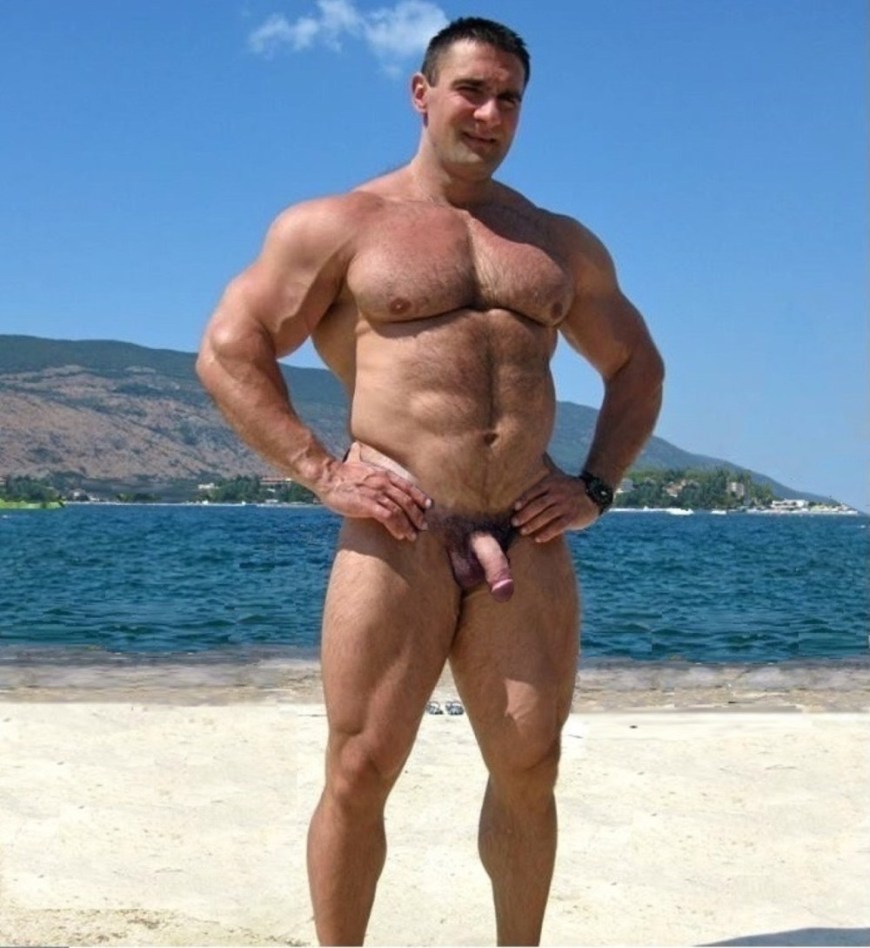 Бодибилдер Zeb Atlas голый