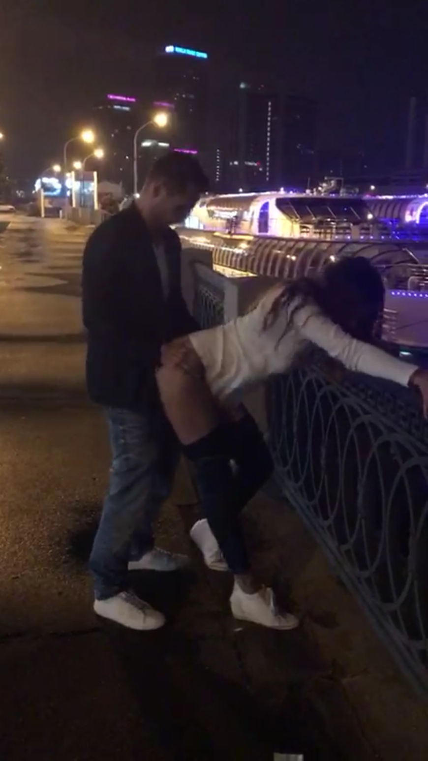Потрахались ночью на улице