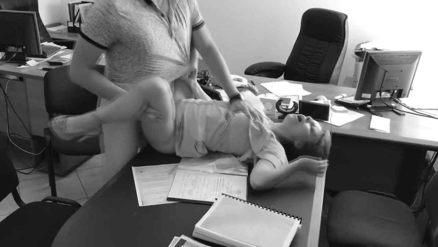 Миньет в офисе скрытая камера