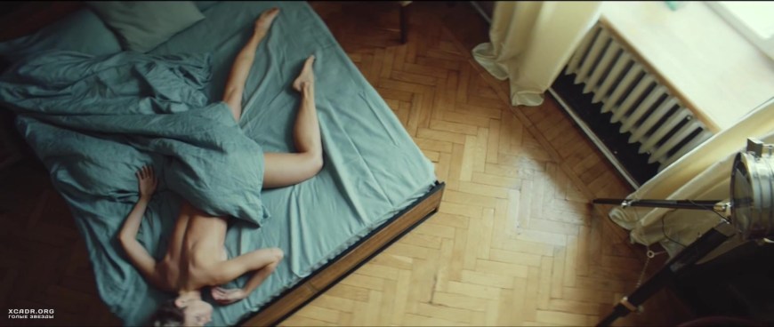 Попка Полины Максимовой в фильме