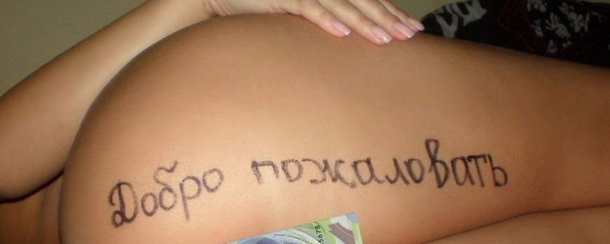 Голые в постели вид сзади