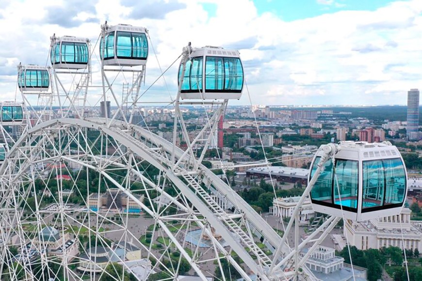 Колесо обозрения солнце Москвы на ВДНХ